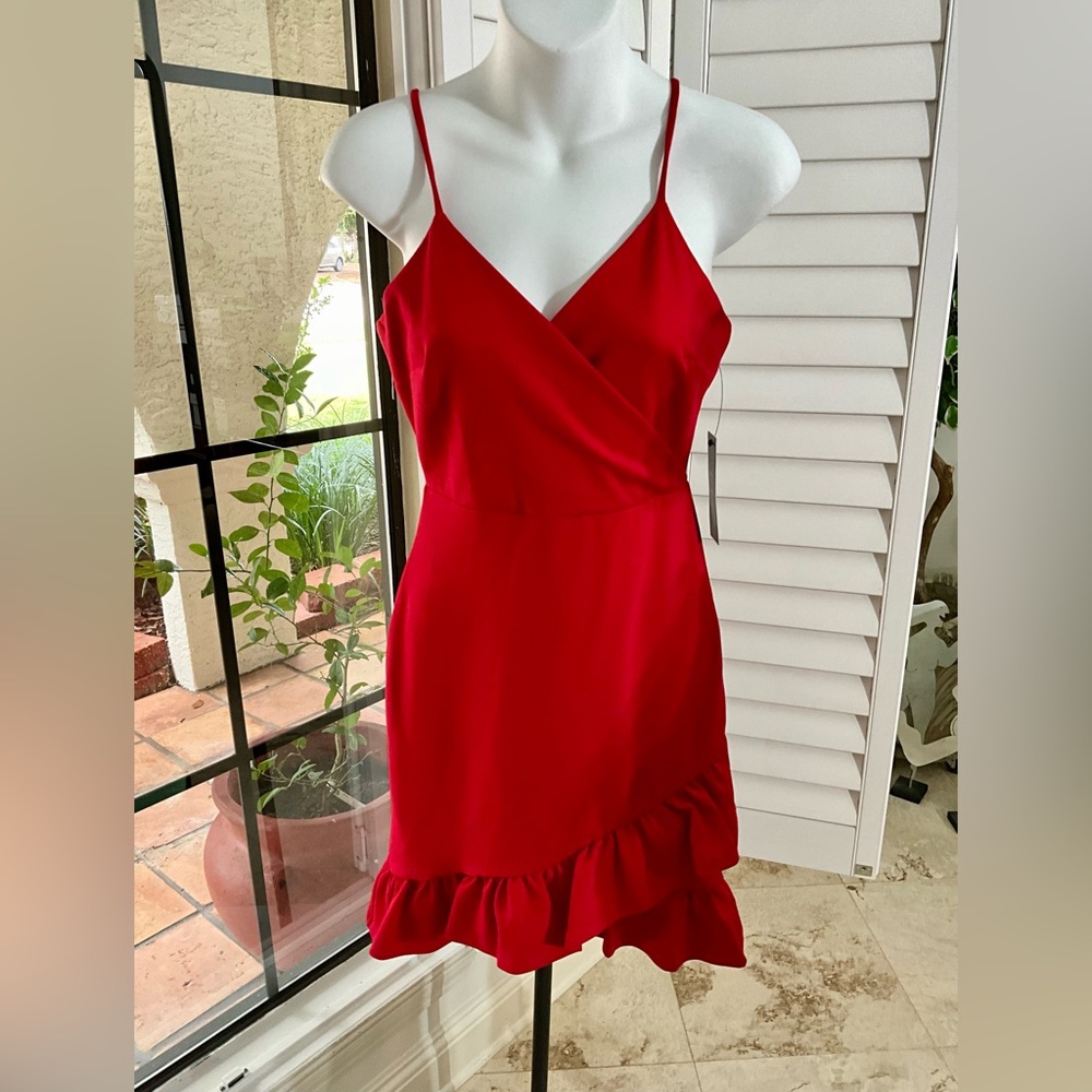 NWT Stunning Red Lulu’s Dress with Crossover V Neck Bodice & Ruffle Hem Size XS